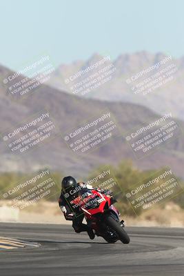 media/Oct-30-2025-Racers Edge (Thu) [[dabbdaf680]]/3-B Group/Session 2 (Turn 14)/